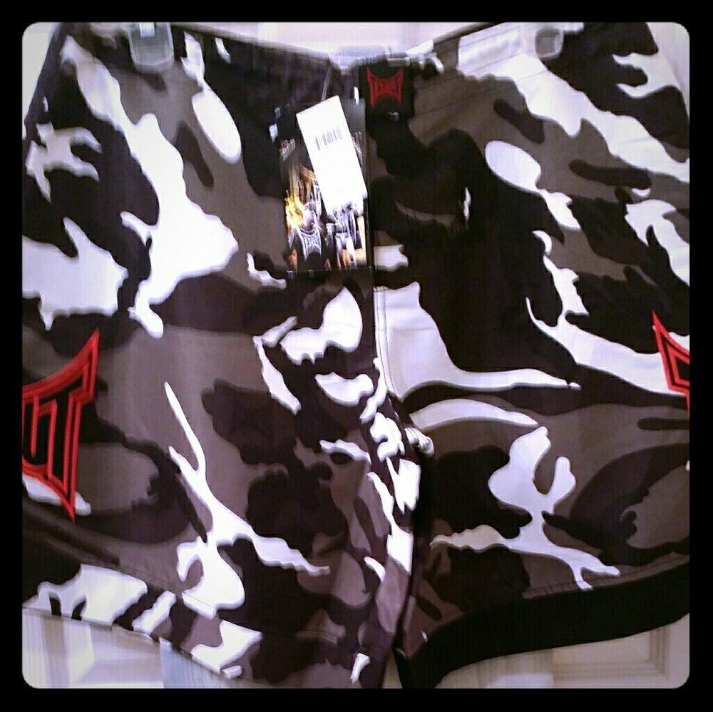 NWT Men's Tap Out Shorts Sz. 38